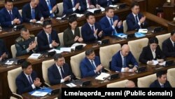 Парламентте Қазақстан президенті Қасым-Жомарт Тоқаевтың халыққа жолдауын тыңдап отырған үкімет мүшелері. Астана, 1 қыркүйек, 2023 жыл.