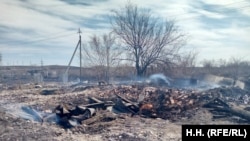 Угли продолжают тлеть на третий день после пожара, Борзя