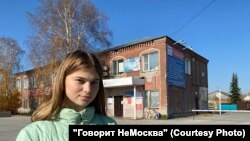 Ирина Сергеева узнала о ЧП во время занятий в медицинском училище. Через две недели сама побывала на месте посадки самолета – сделала на память селфи. Фото: "Говорит НеМосква"