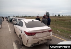 Автомобиль с буквой "Z" на КПП "Жанибек" в Волгоградской области, сентябрь 2022 года