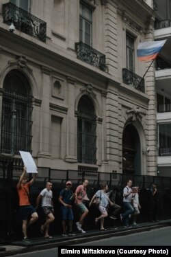 Митинг в поддержку Алексея Навального и других политических заключённых в Буэнос-Айресе, Аргентина. 20 января 2023 года