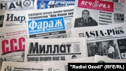 Tajikistan -- Tajik newspapers, Dushanbe, 04Aug2011