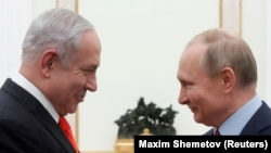 Rusiya prezidenti Vladimir Putin (sağda) 2020-ci ilin yanvarında Moskvada İsrailin baş naziri Benyamin Netanyahu ilə görüşür.