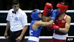 Magomed Abdulhamidov London olimpiadasında yaponiyalı Satoshi Shimizu-yə qarşı vuruşur-2012