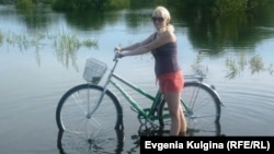 Russia--Khabarovsk.Olga Voronina with bike2