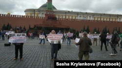 Пикет ветеранов национального движения крымских татар в Москве, 10 июля 2019 года