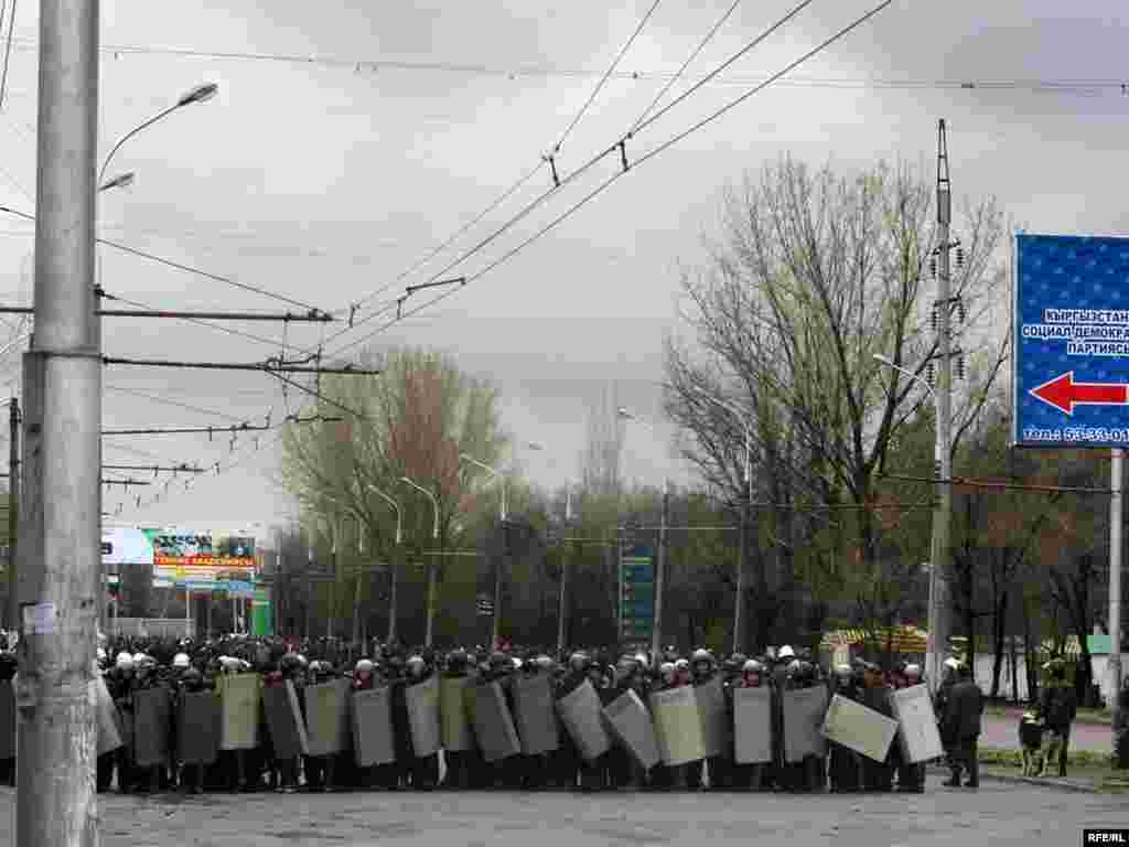 Протесты в Бишкеке, 7 апреля 2010