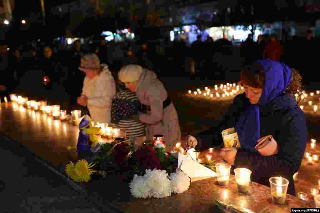 Акция памяти в Симферополе, посвященная погибшим пассажирам рейса &laquo;7K9268&raquo;, 1 ноября 2015 года