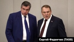 Депутаты Госдумы Леонид Слуцкий (слева) и Пётр Толстой 