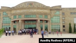 Astara Olimpiya İdman Kompleksinin qarşısı.