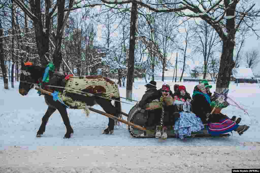 У вёсцы захавалі традыцыю ездзіць на санях