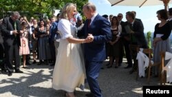 Karin Kneissl və Vladimir Putin. Avstriya, 18 avqust.