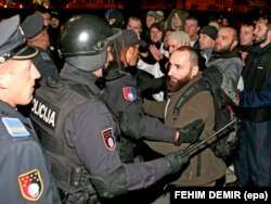 Bosniyada radikal dindarların polislə qarşıdurması