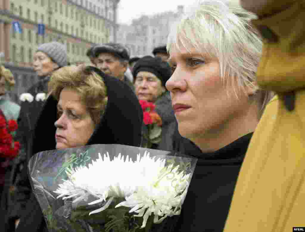 Траурный митинг у Соловецкого камня на Лубянке в день политзаключенного.