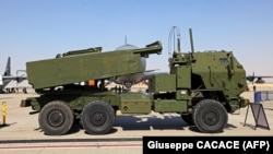 Установка HIMARS на военной выставке в Дубае в ноябре 2021 года