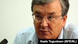 "Комсомольская правда - Казахстан" газетінің бас редакторы Асылбек Бисенбаев. Алматы, 20 тамыз 2012 жыл.