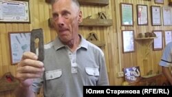 Виталий Ислентьев сам водит экскурсии по своему музею