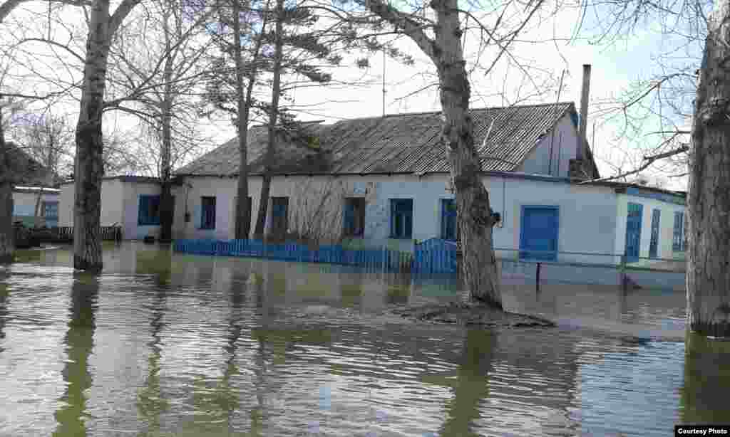 Тасқын су басқан Садовое ауылы. 15 сәуір 2015 жыл.