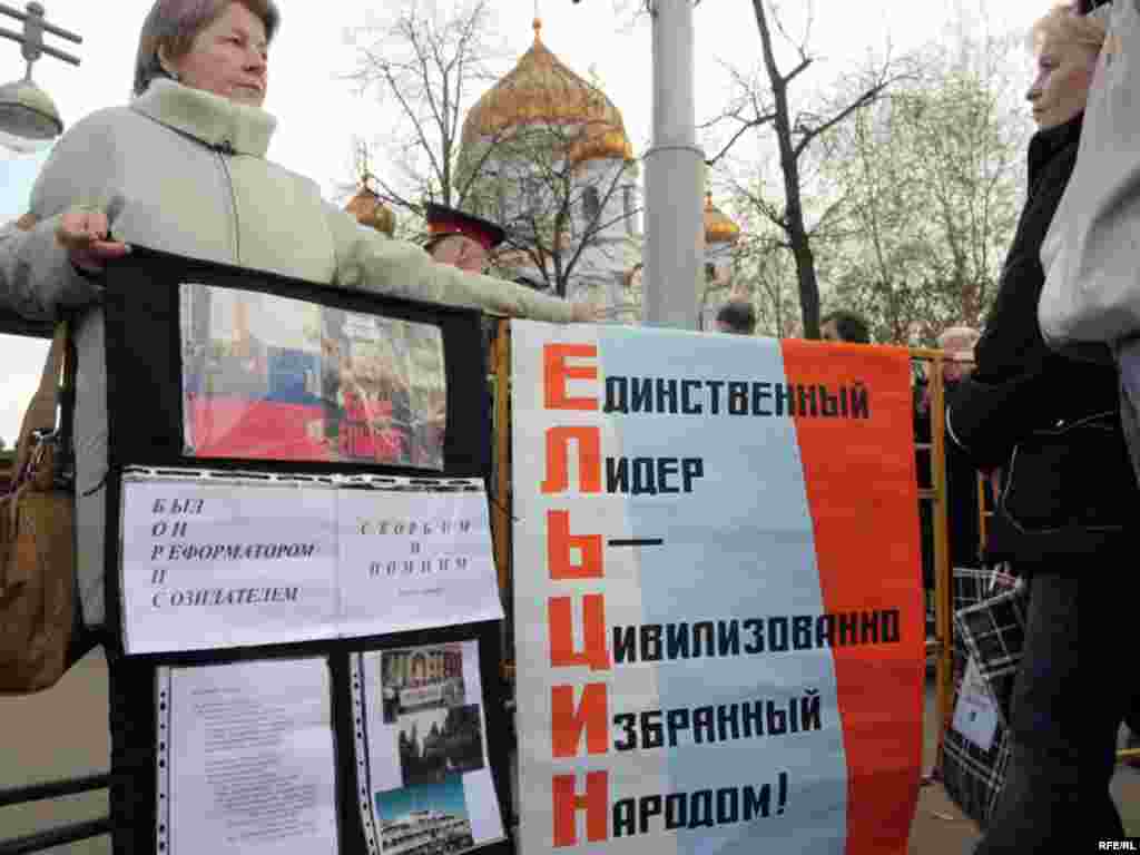 Russia -- Farewell to Boris Yeltsin in the Cathederal of the Christ of the savior -25apr2007