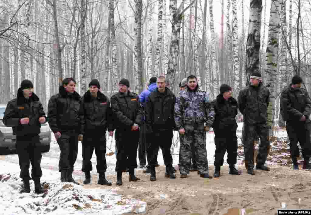 Охранники спецтехники "Российских автомобильных дорог" - 