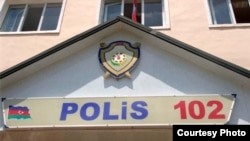 Polis