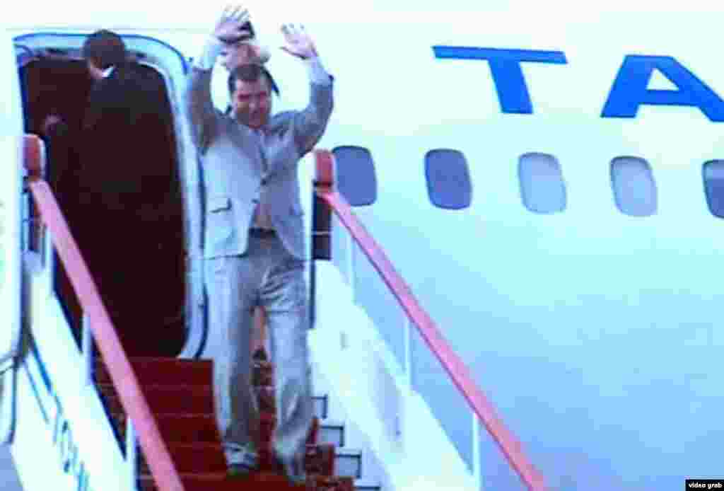 Tajikistan -- Emomali Rahmon, the president of Tajikistan after signing the peace agreement in Moscow, 1997