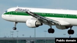 Alitalia әуе компаниясының ұшағы. Көрнекі сурет.