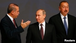 Recep Tayyip Erdoğan (solda), Vladimir Putin və İlham Əliyev. 2016-cı il, oktyabr, İstanbul